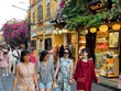 Theo Cục Thống kê, doanh thu du lịch lữ hành 6 tháng đầu năm 2026 ước đạt 49,8 nghìn tỷ đồng, tăng 15,0% so với cùng kỳ năm trước