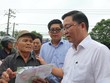 Ông Lê Trí Thanh, Chủ tịch Ủy ban MTTQ Việt Nam thành phố Đà Nẵng kiểm tra một số dự án chậm tiến độ kéo dài vào chiều ngày 7/7.