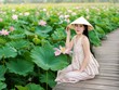 Du khách check - in tại đầm sen nổi tiếng nhất Ninh Bình nằm ngay dưới chân núi Ngọa Long tại khu du lịch Hang Múa.