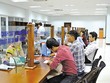 Người dân làm thủ tục hành chính tại Trung tâm Hành chính công TP. Đà Nẵng. Ảnh: Linh Đan