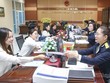 Công chức Thuế tỉnh Thái Nguyên hỗ trợ người nộp thuế thực hiện pháp luật thuế. Ảnh: Đức Thanh