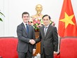Uỷ viên Bộ Chính trị, Bộ trưởng Bộ Ngoại giao Lê Hoài Trung (phải) tiếp Thứ trưởng Ngoại giao Panama trước phiên tham khảo chính trị. Ảnh: Nguyễn Hồng.