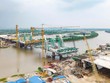 Thi công cầu Hải Thành vượt sông Lạch Tray thuộc Dự án đường Vành đai 2 đoạn Tân Vũ - Hưng Đạo- đường Bùi Viện. Ảnh: Lê Dũng