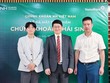 Tổng giám đốc NHSV - ông Moon Sung Geun cùng đối tác