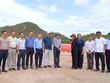 Ông Phạm Anh Tuấn, Chủ tịch UBND tỉnh Gia Lai (thứ 8, từ trái sang) kiểm tra Dự án Nhà máy sản xuất viên nén chất đốt và pallet vào ngày 8/8/2026. Ảnh: Hòa Ngô. 