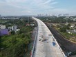 Thi công đường Vành đai 3, TP.HCM đoạn đi trên cao qua khu vực Thủ Đức - Ảnh: Lê Toàn