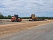 Thi công dự án Quốc lộ 15D đoạn từ Cảng Mỹ Thuỷ đến cao tốc Cam Lộ - La Sơn. Ảnh: Ngọc Tân