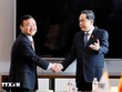 Chủ tịch Quốc hội Trần Thanh Mẫn tiếp ông Roh Tae Moon, Phó Chủ tịch cấp cao kiêm Tổng Giám đốc điều hành Samsung điện tử (Hàn Quốc). (Ảnh: Doãn Tấn/TTXVN)