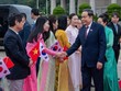 Cán bộ, nhân viên Đại sứ quán Việt Nam tại Mông Cổ chào đón Chủ tịch Quốc hội Trần Thanh Mẫn và Phu nhân cùng Đoàn đại biểu cấp cao Việt Nam. Ảnh: QH.