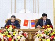 Chủ tịch Quốc hội Trần Thanh Mẫn và Chủ tịch Quốc hội Mông Cổ Sandag Byambatsogt ký kết Bản ghi nhớ hợp tác giữa Quốc hội Việt Nam và Quốc hội Mông Cổ. (Ảnh: Doãn Tấn/TTXVN)