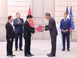 Tổng Bí thư, Chủ tịch nước Tô Lâm và Tổng thống Pháp Emmanuel Macron chứng kiến trao văn kiện và thỏa thuận hợp tác giữa hai nước. (Ảnh: Thống Nhất/TTXVN)
