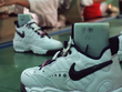 Việt Nam hiện là trung tâm sản xuất lớn trên toàn cầu của hãng giày Nike (Mỹ).