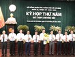 Lãnh đạo Thành phố tặng hoa chúc mừng ông Trương Minh Huy Vũ. Ản: TT
