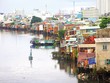 Khu vực ven kênh Đông, Quận 8 cũ hiện còn hàng nghìn căn nhà lụp xụp ven kênh - Ảnh: Lê Toàn