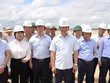 Bí thư Tỉnh uỷ Quảng Trị Vương Quốc Tuấn (hàng đầu, thứ ba từ phải ảnh) kiểm tra tiến độ Dự án đầu tư xây dựng Cảng hàng không Quảng Trị.
