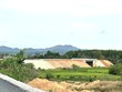 Dự án Đường trục chính phía Tây thành phố Kon Tum vẫn còn vướng mặt bằng làm ảnh hưởng đến tiến độ thi công. 