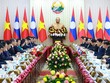 Thủ tướng Lê Minh Hưng và Thủ tướng Lào Saleumxay Kommasith hội đàm. (Ảnh: Dương Giang/TTXVN)