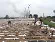 Đắp nền đường Dự án cao tốc Châu Đốc-Cần Thơ-Sóc Trăng. 