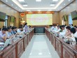 Bà Nguyễn Thị Thanh Lịch, Phó chủ tịch UBND tỉnh Gia Lai báo cáo công tác chuẩn bị các điều kiện tổ chức Hội nghị ISOM APEC 2027 với đoàn công tác Ban Thư ký và các Tiểu ban APEC 2027. Ảnh: Kim Loan.