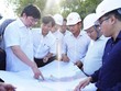 Chủ tịch UBND tỉnh Quảng Trị Bùi Hoàng Phương (thứ hai từ trái ảnh) kiểm tra các dự án do Tập đoàn Việt Phương và SamHoldings đề xuất tại khu vực cảng Mỹ Thủy. Ảnh: Phạm Mỹ Hạnh.