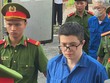 Phó Đức Nam (TikToker Mr Pips) bị áp giải đến tòa.