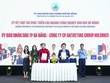 Bà Nguyễn Thị Anh Thi – Thành ủy viên, Phó Chủ tịch UBND thành phố Đà Nẵng và ông Đinh Bá Thành – Chủ tịch sáng lập DatVietVAC ký kết biên bản ghi nhớ