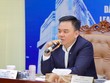 Ông Nguyễn Xuân Hoà trao đổi với nhà đầu tư