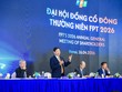 Ông Trương Gia Bình, Chủ tịch FPT trao đổi với cổ đông