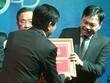 Tổng giám đốc FLC Doãn Văn Phương nhận giấy chứng nhận đầu tư