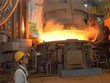 Tại một nhà máy sản xuất thép