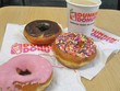 Dunkin Donuts hiện có hơn 10.000 nhà hàng tại 32 quốc gia trên thế giới, bao gồm hơn 1.450 cửa hiệu ở khu vực Đông Nam Á.