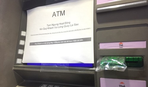 Camera ghi hình người rút sạch tiền từ thẻ ATM nhặt được  Tuổi Trẻ Online