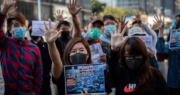 香港這個「國際十字路口」的未來打上問號。