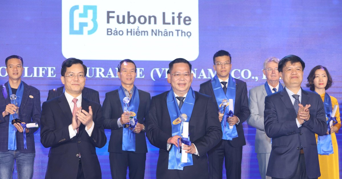 Fubon Life Việt Nam nhận giải thưởng Rồng Vàng lần thứ 9