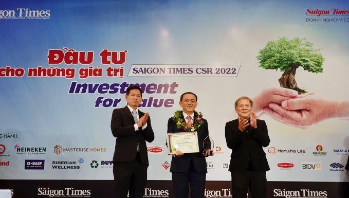 Hanwha Life Việt Nam được vinh danh “Doanh nghiệp vì cộng đồng 2022”
