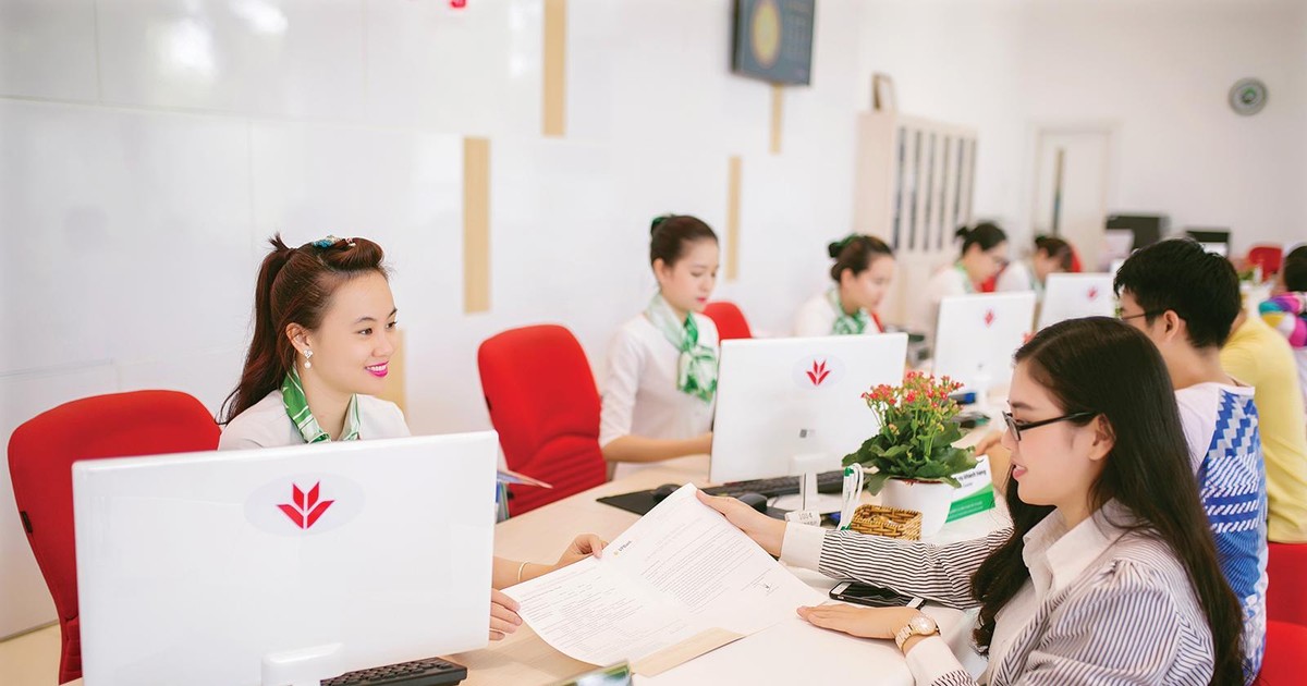 VPBank (VPB): Cổ đông nội bộ và Công đoàn lần lượt đăng ký bán cổ phiếu