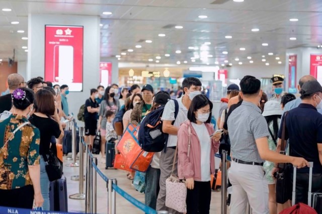 เวียดนามต้อนรับนักท่องเที่ยวต่างชาติ 1.11 ล้านคนในเดือนตุลาคม เพิ่มขึ้น 2.3 เท่าจากช่วงเดียวกันของปีที่แล้ว
