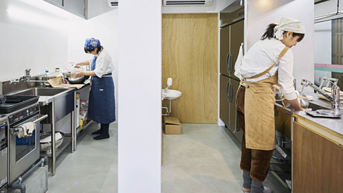 Nhà hàng \'ảo\' bùng nổ ở châu Á: Công nghệ ảo trong không gian bếp quán ăn đem lại trải nghiệm mới lạ cho thực khách. Từ những chi tiết nhỏ cho đến không gian mở, công nghệ đang thay đổi cảm nhận của khách hàng đối với các quán ăn.