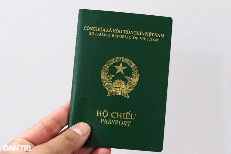 Với các hình ảnh đại diện Việt Nam trên hộ chiếu, Quý khách sẽ hòa mình vào một chuyến đi đầy ý nghĩa, tìm hiểu về văn hóa và lịch sử của đất nước Việt Nam. Hãy để chúng tôi giúp bạn lên kế hoạch cho những trải nghiệm tuyệt vời nhất trên hành trình của mình.
