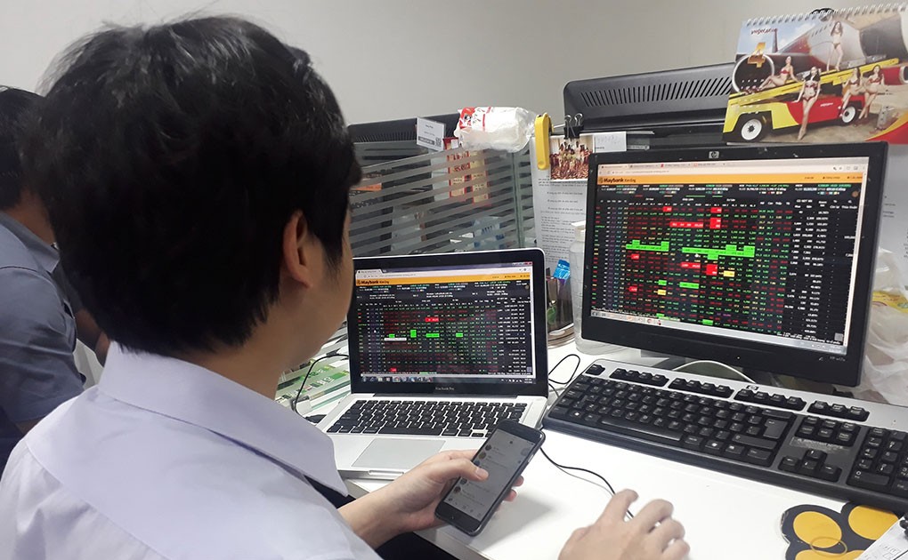 Giao dịch chứng khoán sáng 22/10: Cổ phiếu lớn giúp VN-Index duy trì đà tăng mạnh