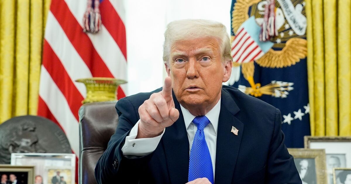 Tổng thống Trump cảnh báo về sự suy thoái kinh tế nếu Fed không hạ lãi suất  | Tin nhanh chứng khoán