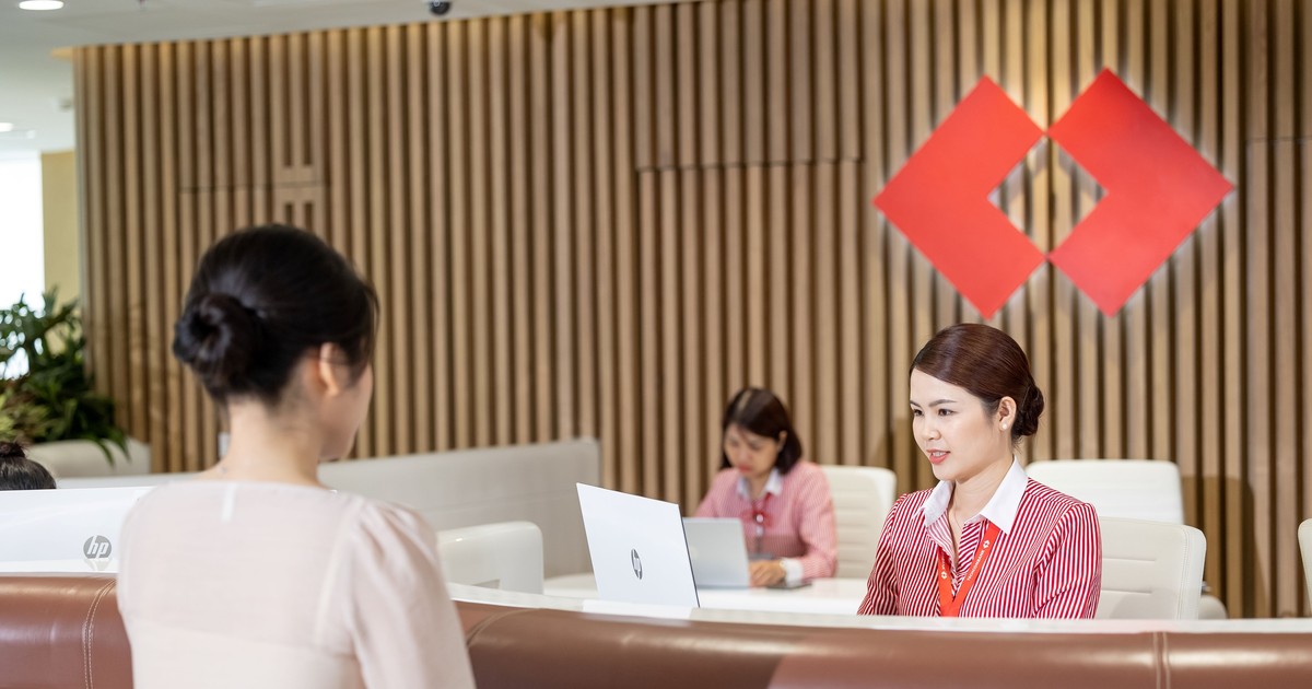 Fitch nâng xếp hạng tín nhiệm Techcombank (TCB) lên BB
