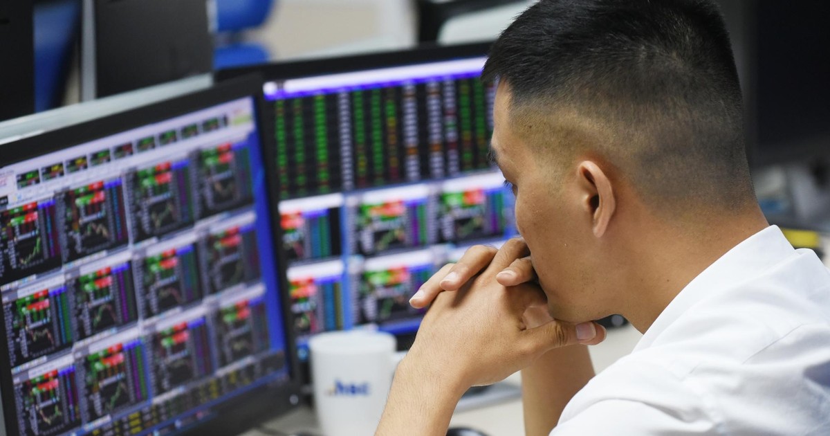 VN-Index hướng tới mốc 1.800 điểm, nhà đầu tư nên phân bổ tiền ra sao?