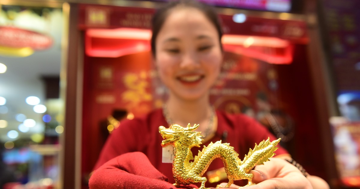 Giá vàng 20/8: Thế giới vượt 4.500 USD/ounce, trong nước tăng gần 4 triệu đồng/lượng