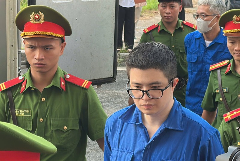 Bắt đầu xét xử “trùm” lừa đảo đầu tư chứng khoán “Mr Pips”, “Mr Hunter”