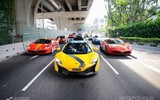 Chiếc McLaren 650 Spider màu vàng dẫn đầu đoàn