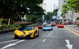 Chiếc McLaren 650 Spider màu vàng dẫn đầu đoàn