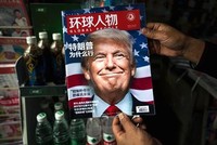 Ông Donald Trump xuất hiện trên trang bìa một tạp chí Trung Quốc. Ảnh: AFP