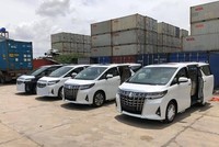 Toyota Alphard bán chênh giá lên đến 300 triệu đồng tại Hà Nội.