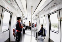 Những hành khách đầu tiên được đi và đánh giá về chiếc tàu không người lái. (Nguồn: Weibo)